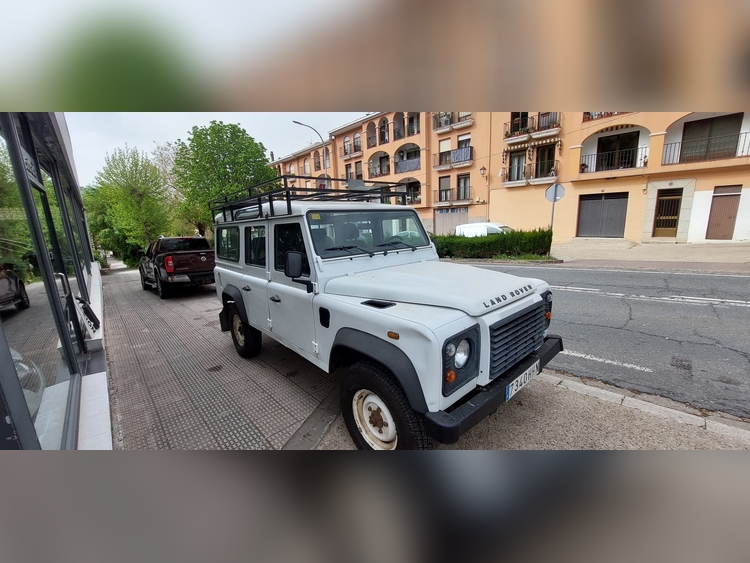 Land Rover Defender 2.2 122CV foto 12